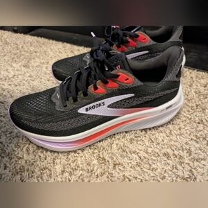 Like New- Brooks Ghost 17 Women's Size 8